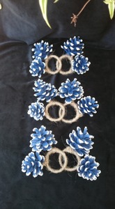 Charmant anneau de serviette en jute à fleurs bleues pour une mise en scène de table élégante, décoration de la salle à manger et des événements festifs en provenance d'Inde - Product Image 6