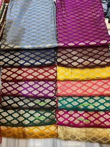 Tissu Jacquard de brocart lourd de luxe avec motif Zari doré pour vêtements ethniques et projets décoratifs vente en gros - Product Image 2