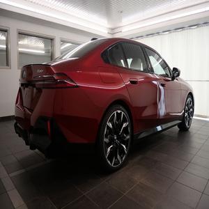 ¡Oferta Imperdible! BMW i5 eDrive40 M Sport 2024 Súper Limpio, Automático, Tracción Trasera, Equipamiento de Lujo, Color Vino, Sedán de Lujo - Product Image 3