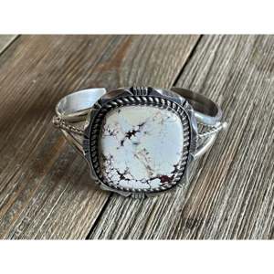Bracelet manchette tendance en argent sterling et motif cheval sauvage Eddie Secatero - Product Image 1
