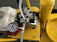 Machine de marquage routier compacte 80 kg 6,5 CV à pulvérisation à froid, traceur de lignes avec pompe à diaphragme sans air 4 L et garantie de 2 ans