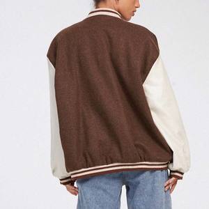 Veste universitaire de haute qualité OEM pour femmes, manches en cuir avec broderie en chenille, veste universitaire Letterman personnalisée pour l'hiver - Product Image 4