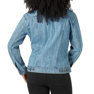Vente en gros Veste en jean surdimensionnée à manches longues pour femmes Veste en jean délavée vintage au design classique - Product Image 2