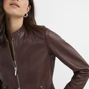 Veste élégante en cuir marron pour femmes, en cuir d'agneau véritable, coupe ajustée, style moto avec fermeture à glissière avant et poches latérales - Product Image 4