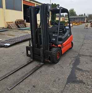 Chariot élévateur diesel LINDE E25 3 tonnes 4 roues motrices pour utilisation en intérieur à vendre - Product Image 1