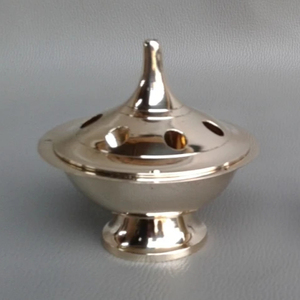 Soporte de incienso de latón de diseño moderno Diseño de metal con acabado pulido brillante Quemador de incienso de fragancia natural - Product Image 1