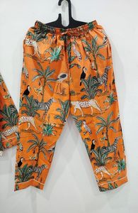 Pyjamas de luxe en coton pour femmes Vêtements de nuit confortables à imprimé jungle Ensemble de pyjama de vêtements de nuit confortables faits à la main - Product Image 3