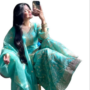 Très demandé, nouveau costume salwar élégant en tissu de pure soie, col rond, coupe droite, bordure tendance, à prix de gros - Product Image 1