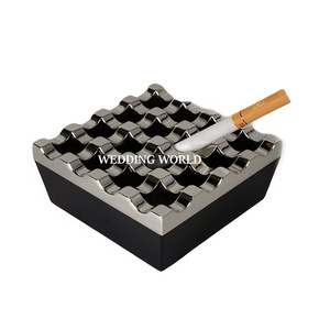 Cenicero de Metal Plateado y Negro Forma Cuadrada Cenicero de Diseñador Hecho a Mano Excelente Calidad Nuevo Cenicero de Lujo - Product Image 1