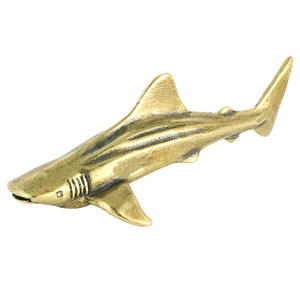 Estatuilla de pescado sólido grande, vajilla de exhibición, escultura de tiburón de aluminio fundido decorativo, estatua personalizada con tema de mamíferos - Product Image 1