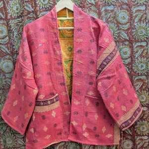 Veste Kantha ethnique réversible pour femme Veste en cuir de style guarri indien assortie en coton vintage fait à la main - Product Image 3