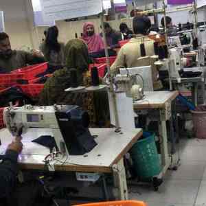 Sudadera con Capucha de Algodón Grueso para Mujer, con Pedrería, Cierre de Cremallera, Diseño Personalizado de Alta Calidad - Product Image 4