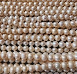 Hebras de perlas de agua dulce blancas sueltas de Grado Superior Cuentas doradas naturales sin tratar con efecto de cambio de color para la fabricación de joyas - Product Image 5