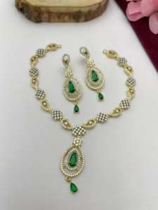 Conjunto de collar de circonia cúbica de latón de calidad superior para mujer elegante ropa de fiesta minimalista con pendientes joyería de Zirconia cúbica - Product Image 3