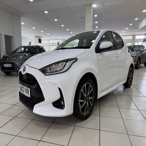 TOYOTA YARIS 1.5 2022 USADO, VOLANTE A LA IZQUIERDA/DERECHA - Product Image 1