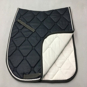 แผ่นรองอานม้าโพลีคอตตอนสำหรับขี่ม้าดีไซน์คลาสสิกงานปักผ้าควิลท์ไส้โพลีเอสเตอร์ออกแบบโลโก้ได้ตามต้องการ - Product Image 5