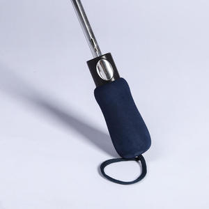 Paraguas de Golf Plegable de 2 Secciones con Mango de EVA, Tela Pongee de 480g, Impermeable, Apertura Automática, Completamente Envolvente, con Franja Reflectante Roja y Logotipo Personalizado - Product Image 4
