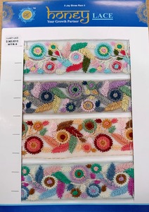 Vente en gros de tissu brodé en dentelle multicolore avec motif floral pour vêtements et décoration intérieure - Product Image 3