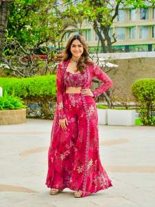 Conjunto Sharara de 3 Piezas de Seda Tabby con Chal, Estilo Étnico Modesto, para Fiesta o Boda, para Mujer, Hermoso Diseño Indio-Pakistaní - Product Image 5