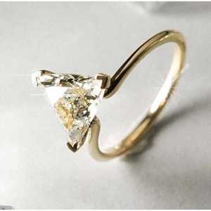 Anillo de Compromiso Solitario con Diamante Cultivado en Laboratorio de 2.00ct, Color D-E-F, Claridad VVSVS, Certificado IGI, Joyería Fina Ética para Mujer - Product Image 2