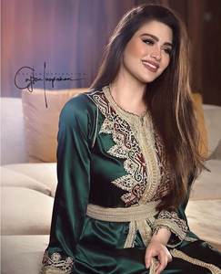 Accesorios de ropa musulmana tradicional, increíbles cuentas verdes transpirables hechas a mano, tela de seda de gasa roja bordada con cristal - Product Image 4