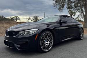 BMW M4 Coupé 2017 Usado, Paquete de Competición, Motor Turbo de 6 Cilindros y 444 hp, Paquete Ejecutivo, Sin Modificar - Product Image 2