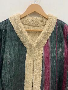 Veste en fausse fourrure antique Kantha Gilet court Veste brodée à la main Broderie Suzani Veste courte brodée Suzani - Product Image 4