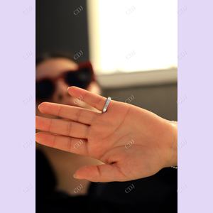 Banda de compromiso chapada en oro blanco de alta calidad East West Emerald Cut Moissanite Diamonds Full Eternity Wedding Band para mujer - Product Image 3