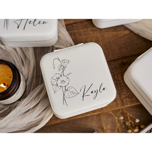 Mini boîte à bijoux blanche unique de créateur, élégante, idéale pour bagues, boucles d'oreilles, colliers, bracelets et souvenirs d'Inde - Product Image 2