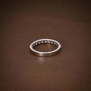 Anillo de Media Eternidad con Diamantes Cultivados en Laboratorio en Oro de 18k, Anillo Apilable de 2.90, Anillo de Bodas con Diamantes, Viene con Certificado IGI, Diamante VVS - Product Image 5