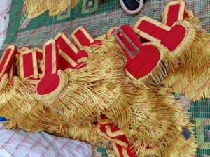 Épaulettes de fanfare haut de gamme avec franges en fil de broderie, couleur personnalisée, 100 % coton, pour usage cérémoniel - Product Image 6