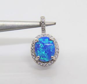 Colgante de ópalo azul ovalado vintage en plata de ley 925 con Topacio blanco, joyería elegante de piedras preciosas hechas a mano - Product Image 1