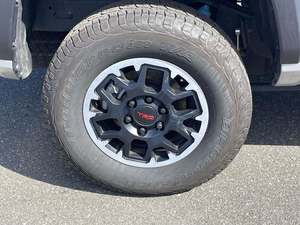 Toyota Tacoma TRD Off-Road Double Cab 4x4 2024 / Disponible à la vente avec faible kilométrage, moteur essence, véhicule d'occasion en excellent état - Product Image 5