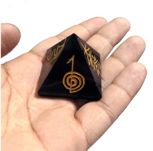 พีระมิดหินโมราสีดำเรกิทรงปิรามิดคริสตัลบำบัดพร้อมสลักหินอัญมณีคุณภาพสูงตามหลักฮวงจุ้ย - Product Image 3