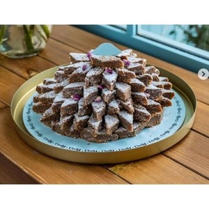 Bandeja DE SERVICIO DE METAL decorativa duradera con hermosos detalles, ideal para regalar en bodas, inauguración de la casa y celebraciones - Product Image 4