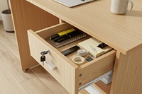 Bureau d'étude moderne et simple Essence avec 1 tiroir, 2 étagères, en panneau de particules MDF 15 mm et 2,5 mm, finition gris hêtre stratifié PU, fabriqué en Malaisie