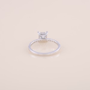 แหวนเพชรทรงปรินเซสคัท รับรองโดย IGI สำหรับงานหมั้นและงานแต่งงาน พร้อมวงแหวนประดับเพชรแบบ Pavé ทำจากทองคำขาว/โรสโกลด์/ทองคำเหลือง 14K - Product Image 4