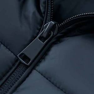 Service OEM Design du Pakistan Vente en gros Veste à bulles en nylon personnalisée Vestes matelassées à capuche d'hiver pour hommes amovibles - Product Image 4