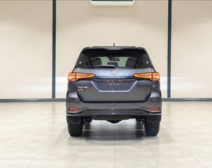 Toyota Fortuner SUV Usada en Venta, Modelo Hilux RAV4 Wish, Opciones de Combustible Diésel y Gasolina, Caja de Cambios Manual y Automática, Turbo, Tracción en las Cuatro Ruedas - Product Image 3