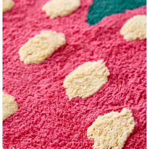 Tapis de bain en coton en forme de fraise, tufté, lavable, antidérapant, unique et élégant pour la décoration de la maison - Product Image 4