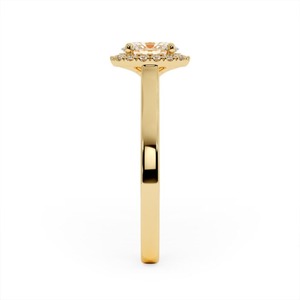 Juego de oro amarillo de 18 quilates con diamante de laboratorio de corte ovalado de 1,5 quilates D VS1 IGI en un halo de diamante de corte brillante redondo pequeño - Product Image 3