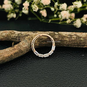 Piercing Daith de luxe en or jaune/rose 14 carats avec moissanite taille baguette, bijoux fins - Cadeau pour femme - Product Image 3