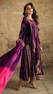 Atuendo Moderno Pakistaní para Eid y Ocasiones Especiales, Hermoso Diseño de Camisa Larga Hecha a Mano - Product Image 3