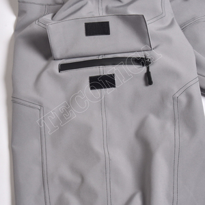 Pantalon d'hiver imperméable gris super ample avec poches cargo, doublure en polaire et revers élastiques pour les activités de plein air - Product Image 5