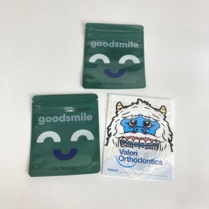 Sachets d'emballage personnalisés pour aligneurs dentaires, scellés sur trois côtés, refermables, réutilisables, avec fermeture éclair - Product Image 1