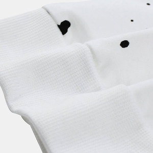 Sweat-shirt tendance en coton mélangé, fabriqué avec un tissu doux, confortable et chaud, au design moderne et simple. - Product Image 4