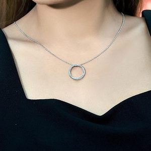 Collier pendentif diamant Moissanite rond 2.00 MM, pendentif de forme ronde plaqué or 18 carats - Product Image 5