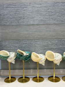 L'ornement en verre coquillage ajoute une touche artistique à la décoration intérieure, idéal pour les salons élégants et les espaces de style côtier - Product Image 2