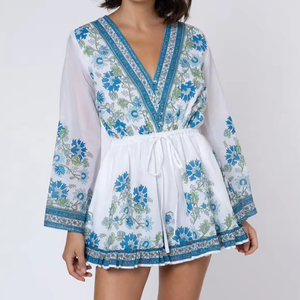 Traje de una pieza estilo bohemio 100% algodón con cuello en V, borde de rosas azul claro, manga acampanada, abotonado frontal, midi, ecológico y elástico. - Product Image 1