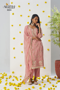 Party Wear Kurti Pant Set Premium Georgette Fabric Elegante para Compromiso - Product Image 5